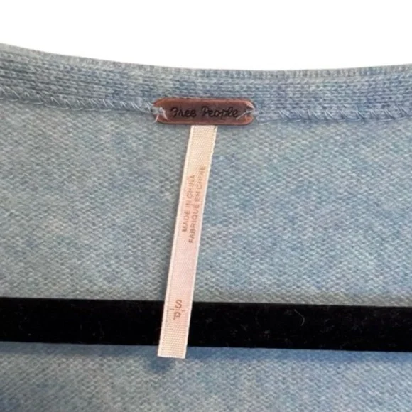 Free People Pale Blue Cashmere V-Neck Sweater Size Small - Picture 3 of 12